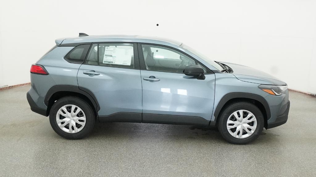 2025 Toyota Corolla Cross L photo 25