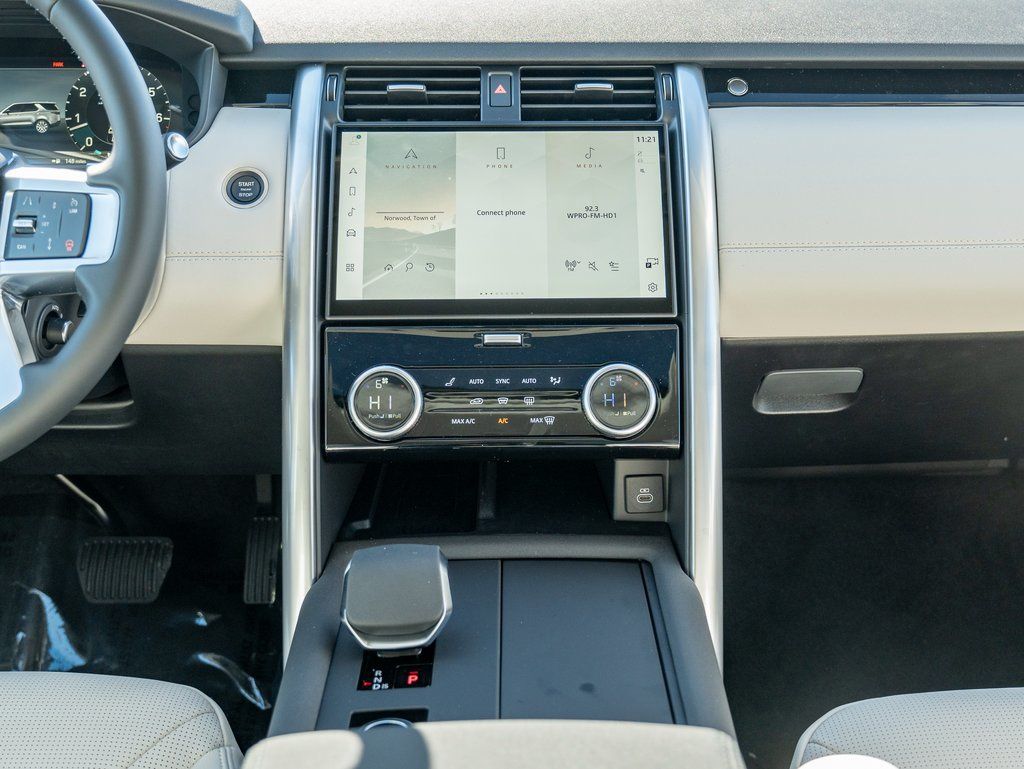 2025 Land Rover Discovery S photo 18