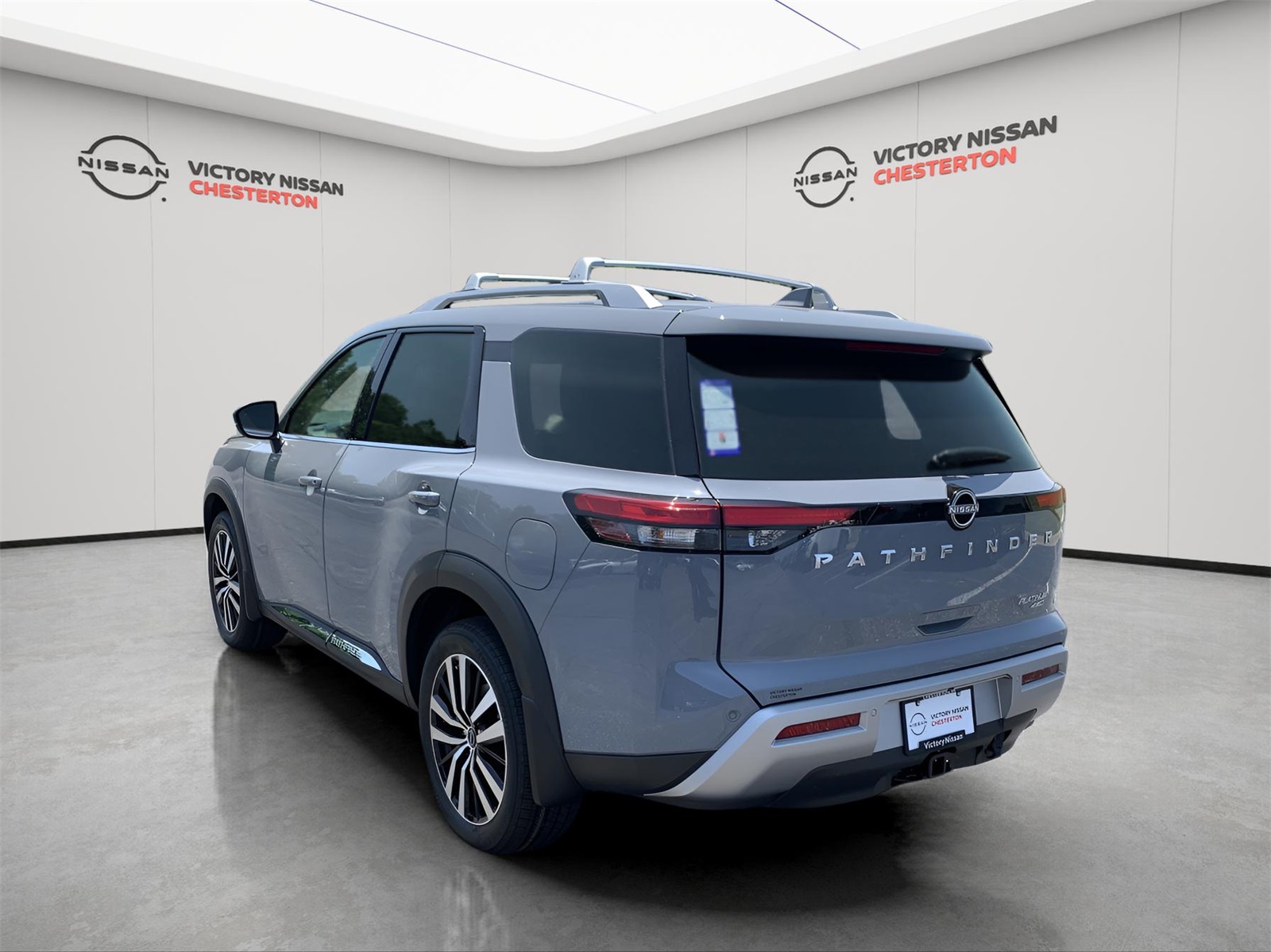 2025 Nissan Pathfinder Platinum photo 3