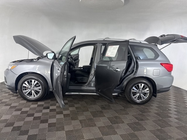 2020 Nissan Pathfinder SV photo 9