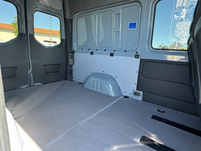 2025 Mercedes Benz Sprinter 2500 photo 4