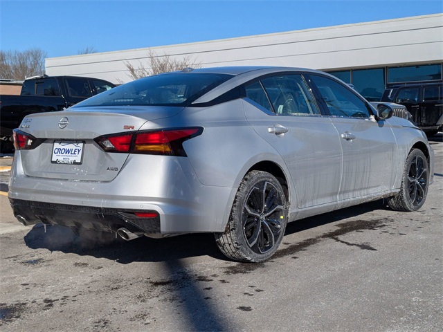 2025 Nissan Altima SR photo 3