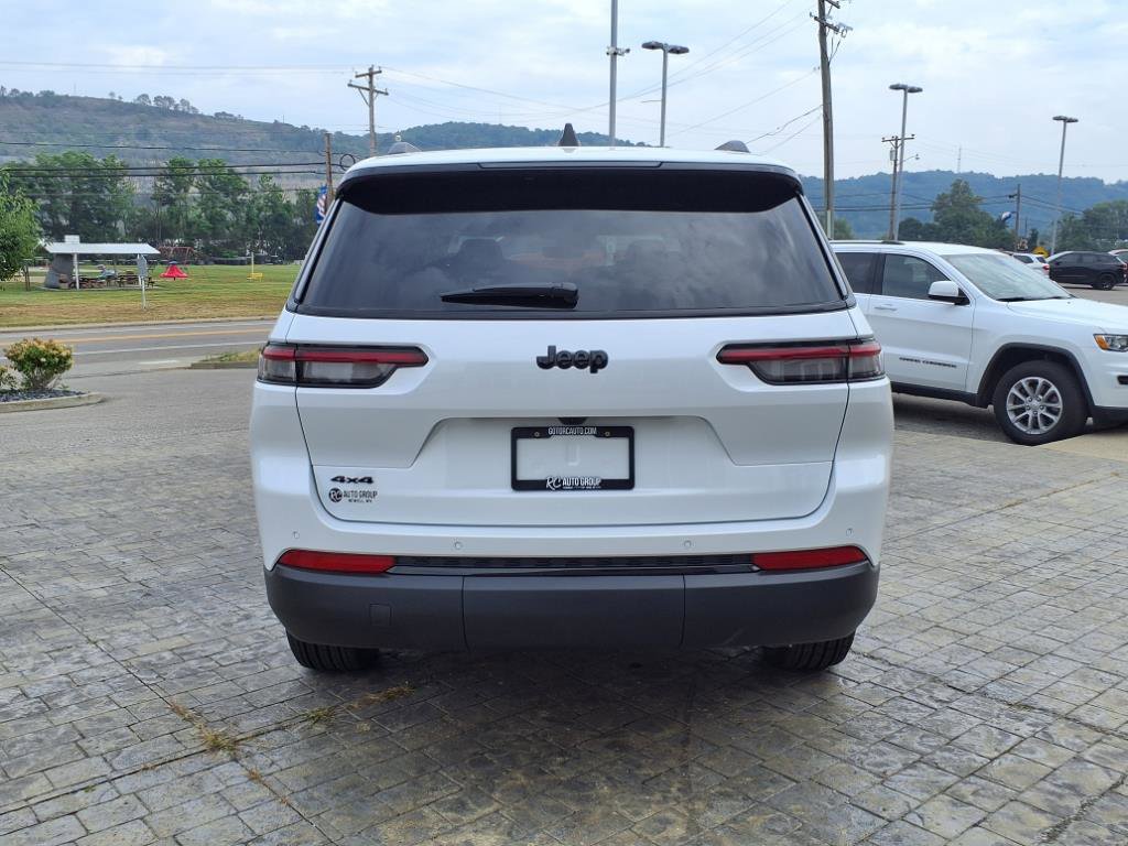 2025 Jeep Grand Cherokee Altitude photo 4