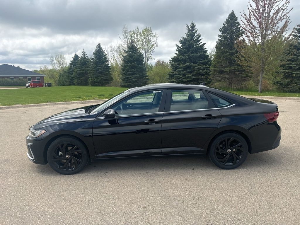 2025 Volkswagen Jetta 1.5T SE photo 3