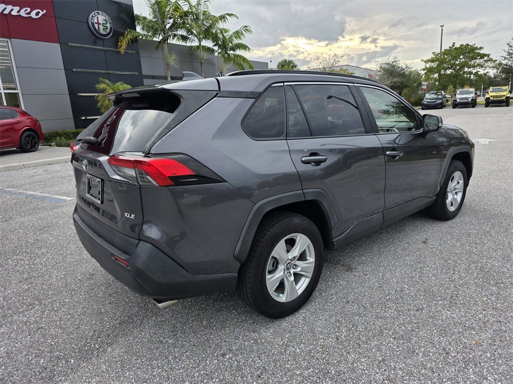 2019 Toyota RAV4 XLE photo 4