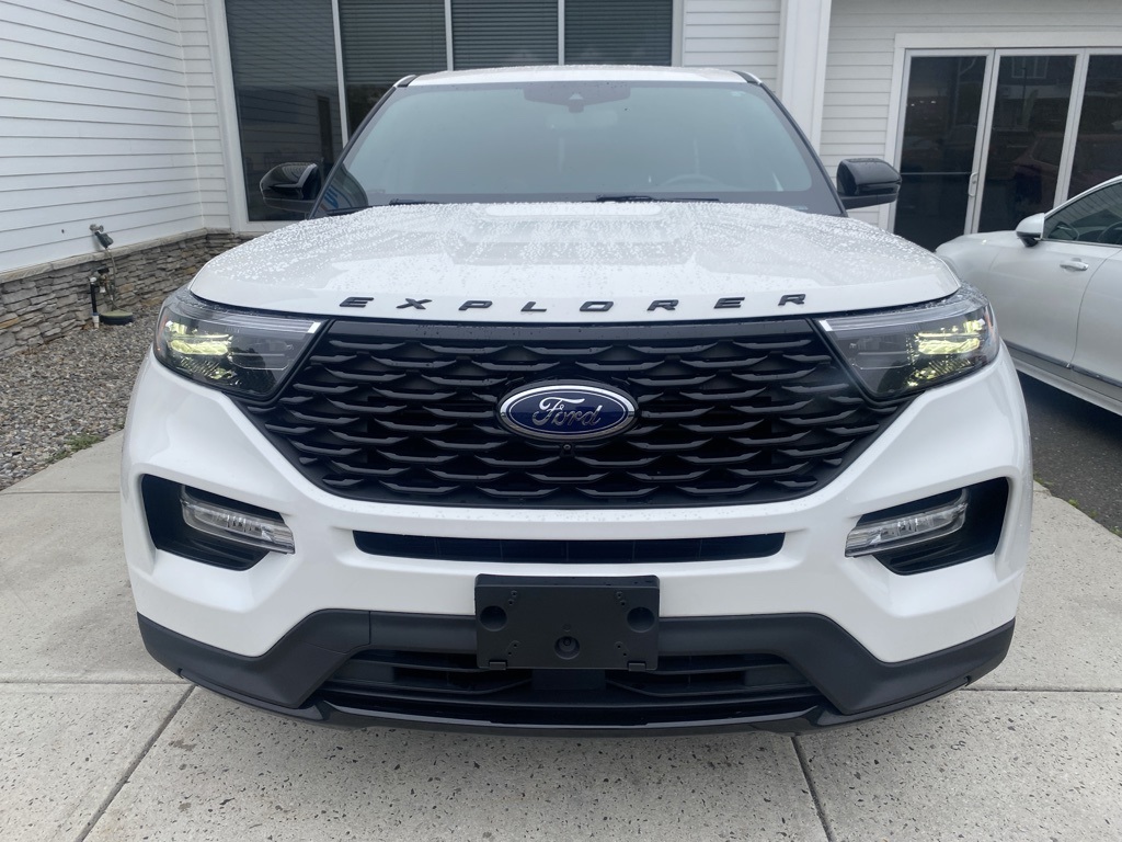 2022 Ford Explorer ST-Line photo 2