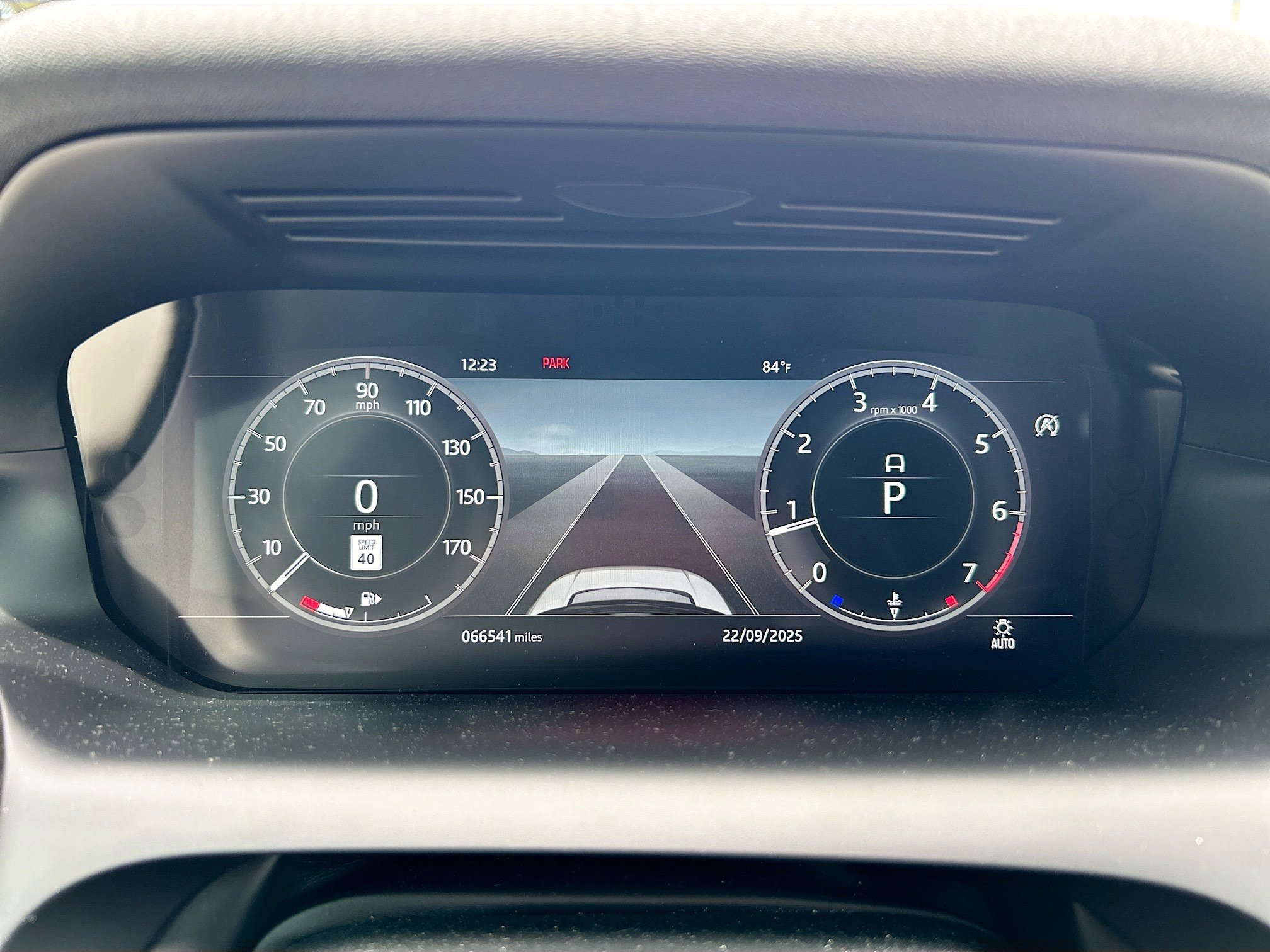 2020 Land Rover Discovery Sport SE R-Dynamic photo 29