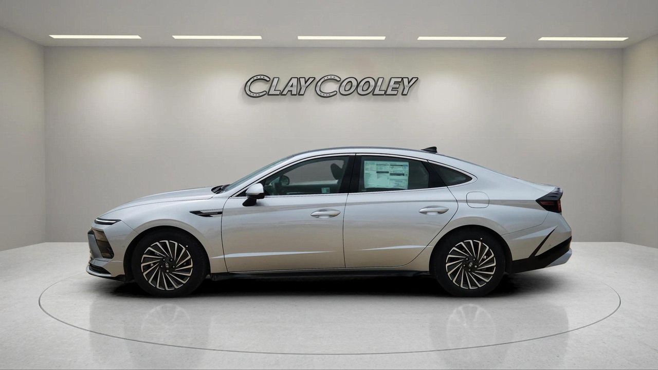 2025 Hyundai Sonata Hybrid Limited photo 5