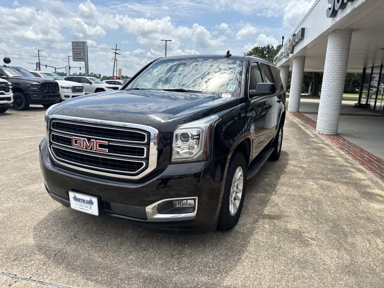 2017 Gmc Yukon SLT photo 3