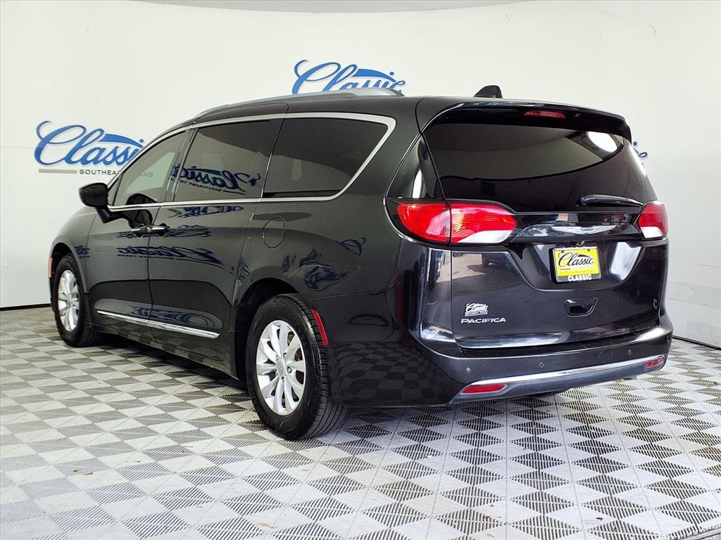 Used 2018 Chrysler Pacifica Touring L with VIN 2C4RC1BG4JR217752 for sale in Beaumont, TX