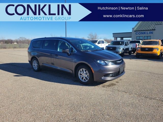 Pre-Owned 2023 Chrysler Voyager LX's photo