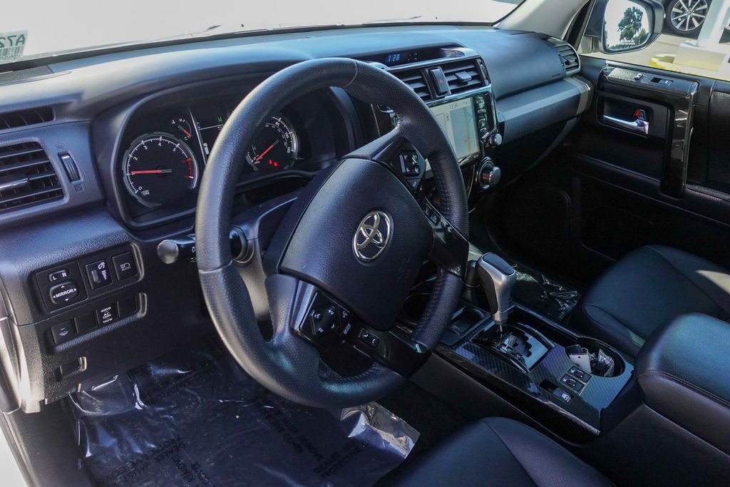 2020 Toyota 4Runner TRD Off-Road Premium photo 13