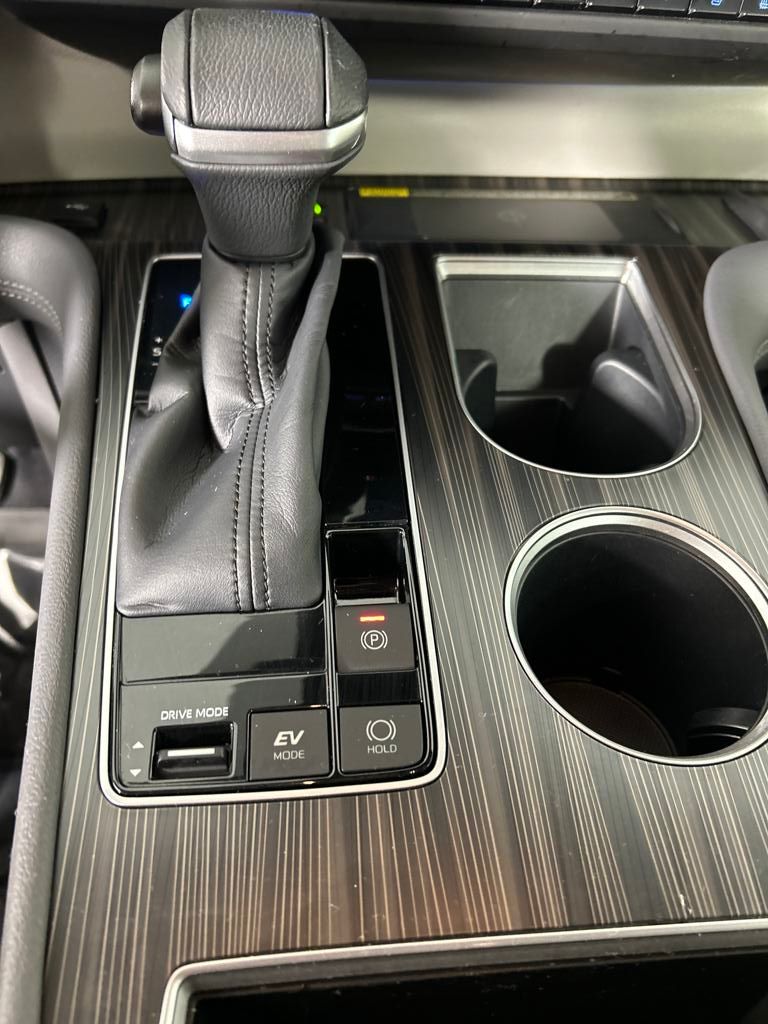 2022 Toyota Sienna Limited photo 21