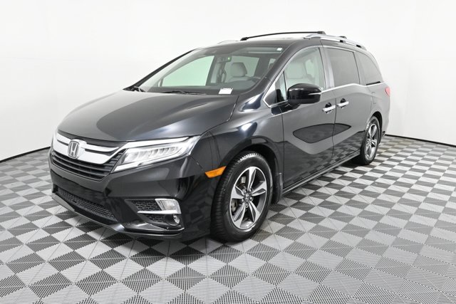 2019 Honda Odyssey Touring photo 2
