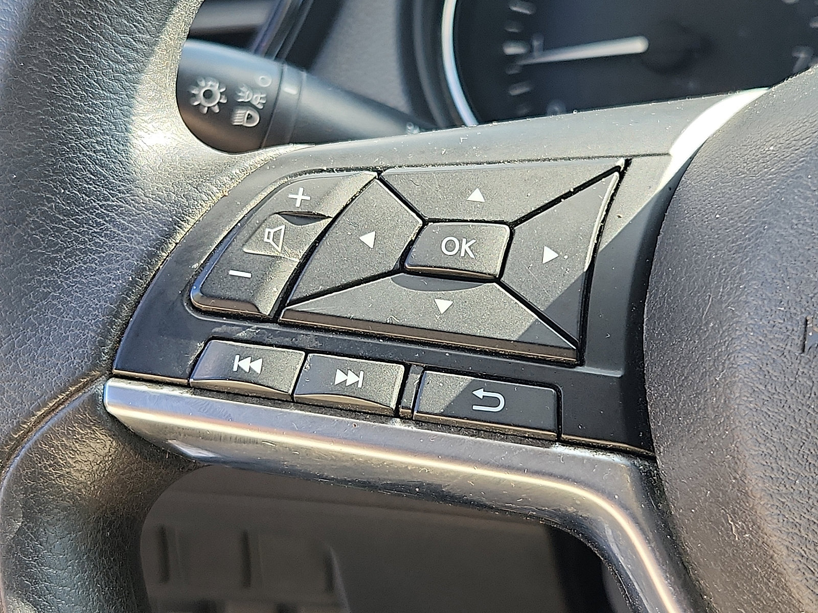 2017 Nissan Rogue S photo 19