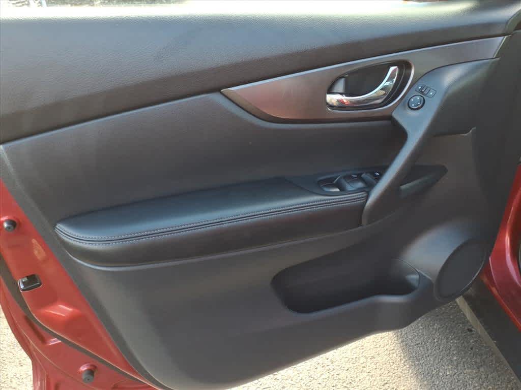 2015 Nissan Rogue SV photo 9