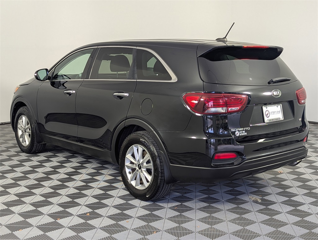 2020 Kia Sorento L photo 2
