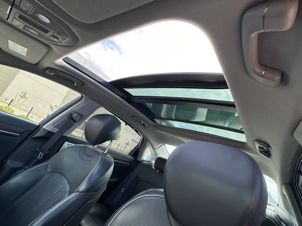 2019 Genesis G80 3.8 photo 17