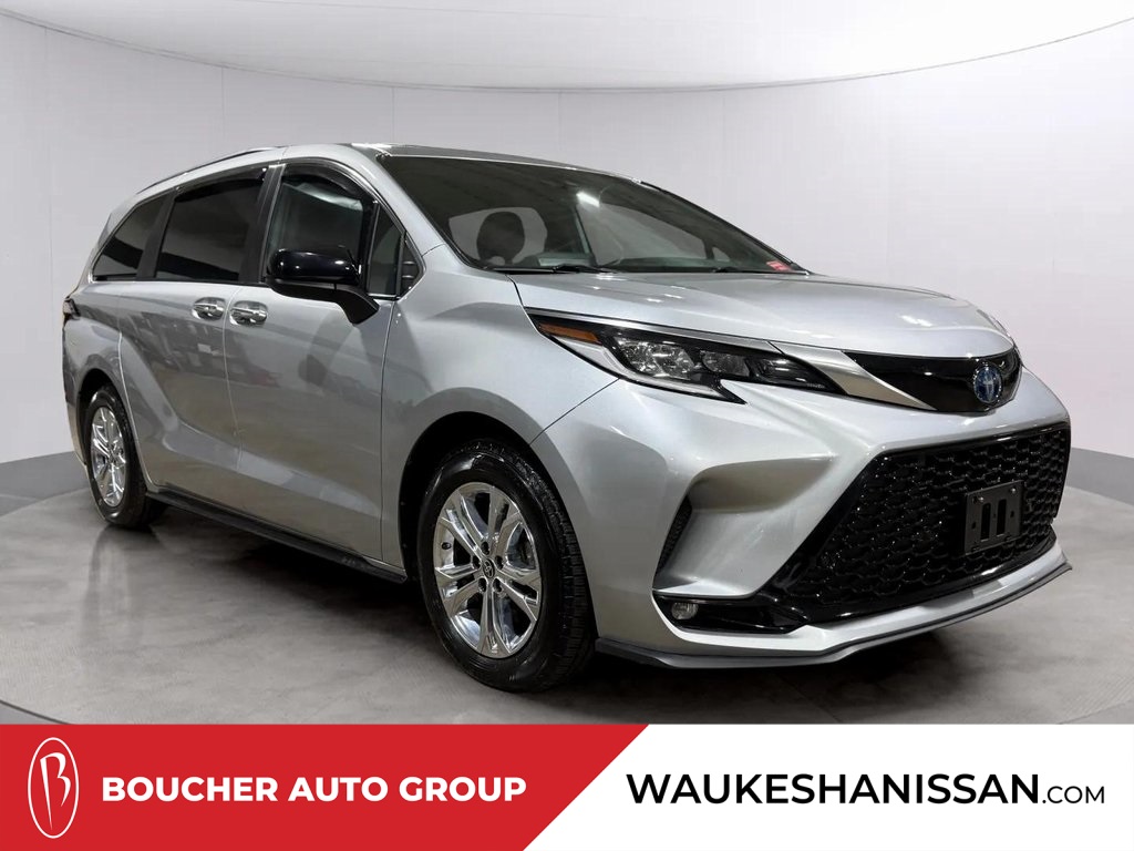 2022 Toyota Sienna XSE's photo