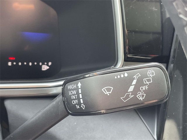 2025 Volkswagen Taos SE photo 24
