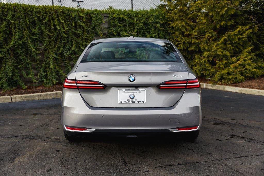 New 2025 Oxide Grey Metallic BMW 530i xDrive image 8