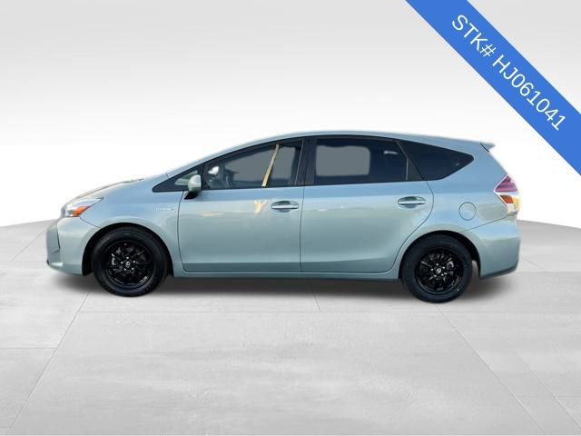 2017 Toyota Prius V Two photo 4