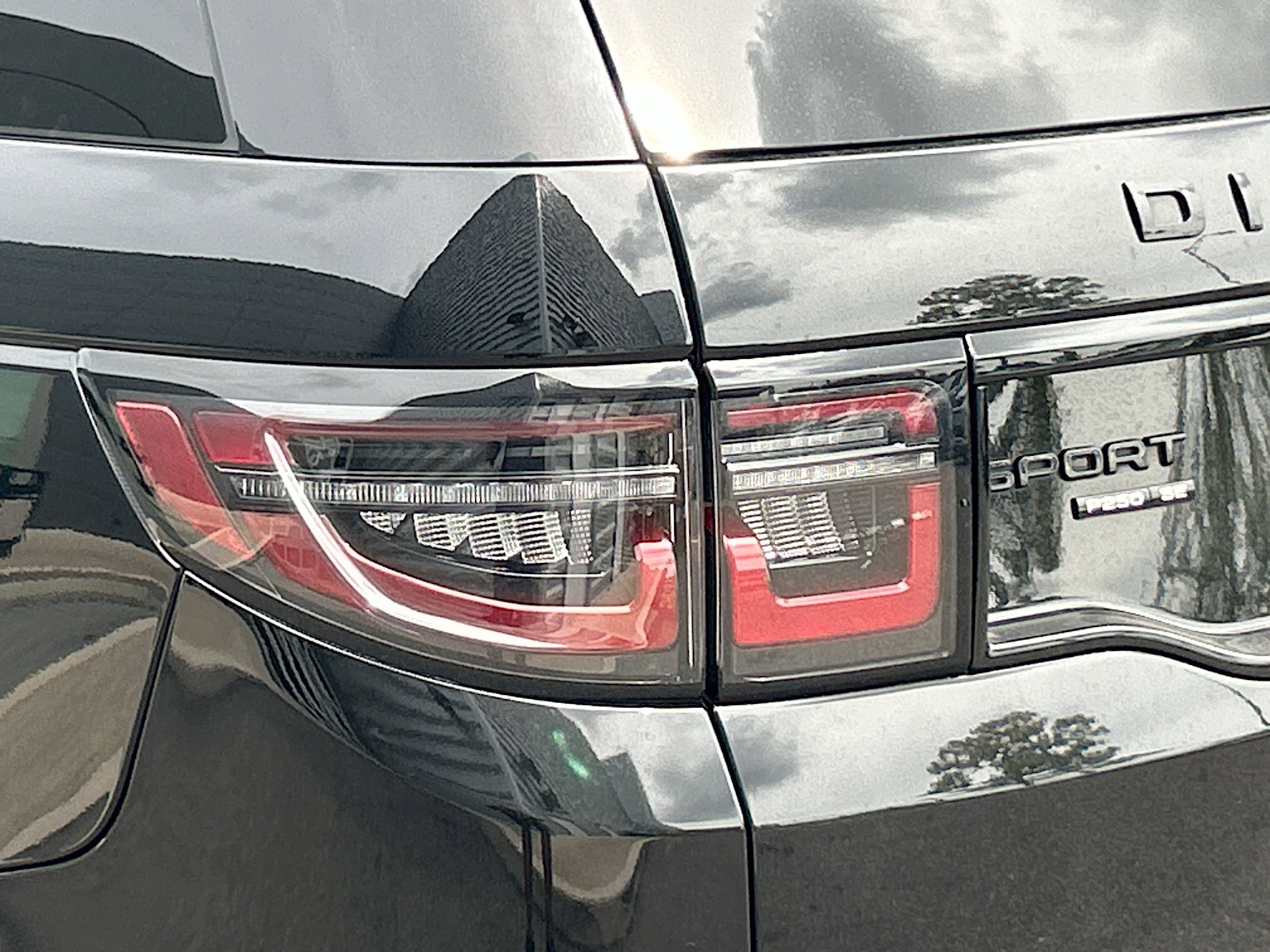 2020 Land Rover Discovery Sport SE R-Dynamic photo 7