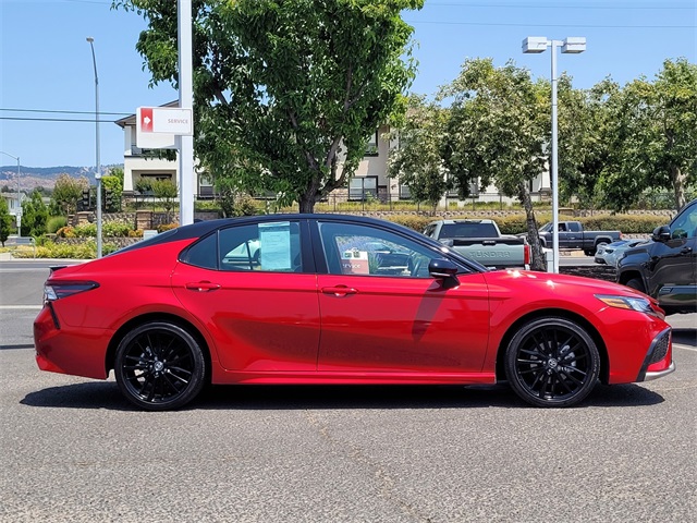 2024 Toyota Camry Hybrid XSE photo 5