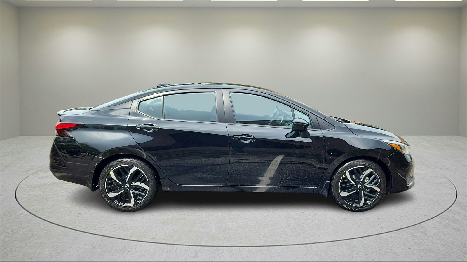 2025 Nissan Versa SR photo 2