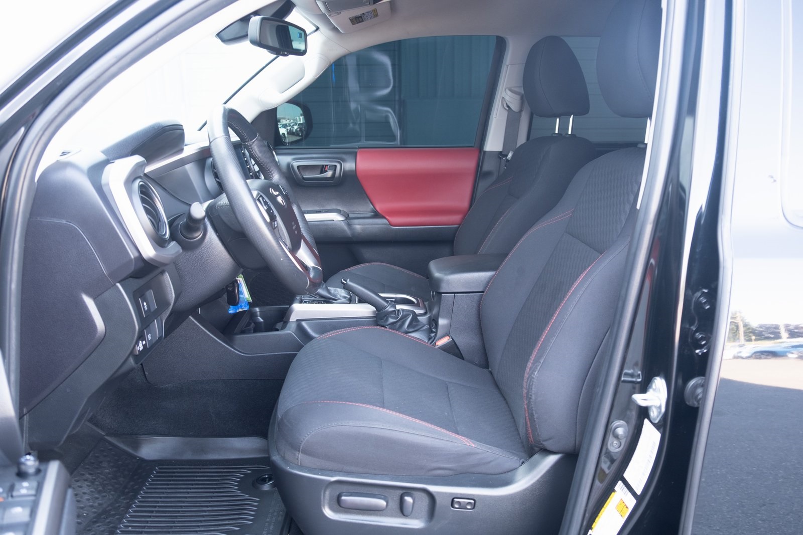 2022 Toyota Tacoma SR5 photo 9