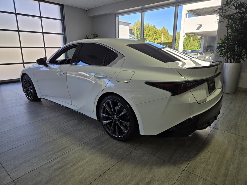 2023 Lexus IS 350 F SPORT photo 3