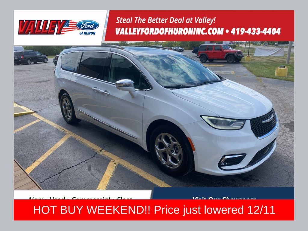 2022 Chrysler Pacifica Limited's photo