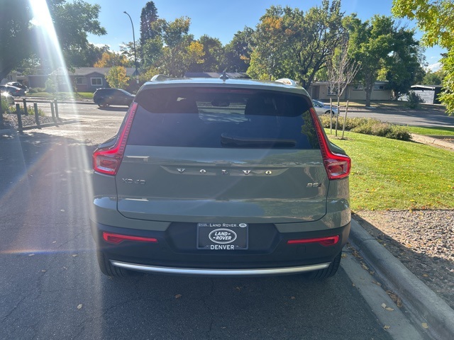 2025 Volvo XC40 Plus photo 5