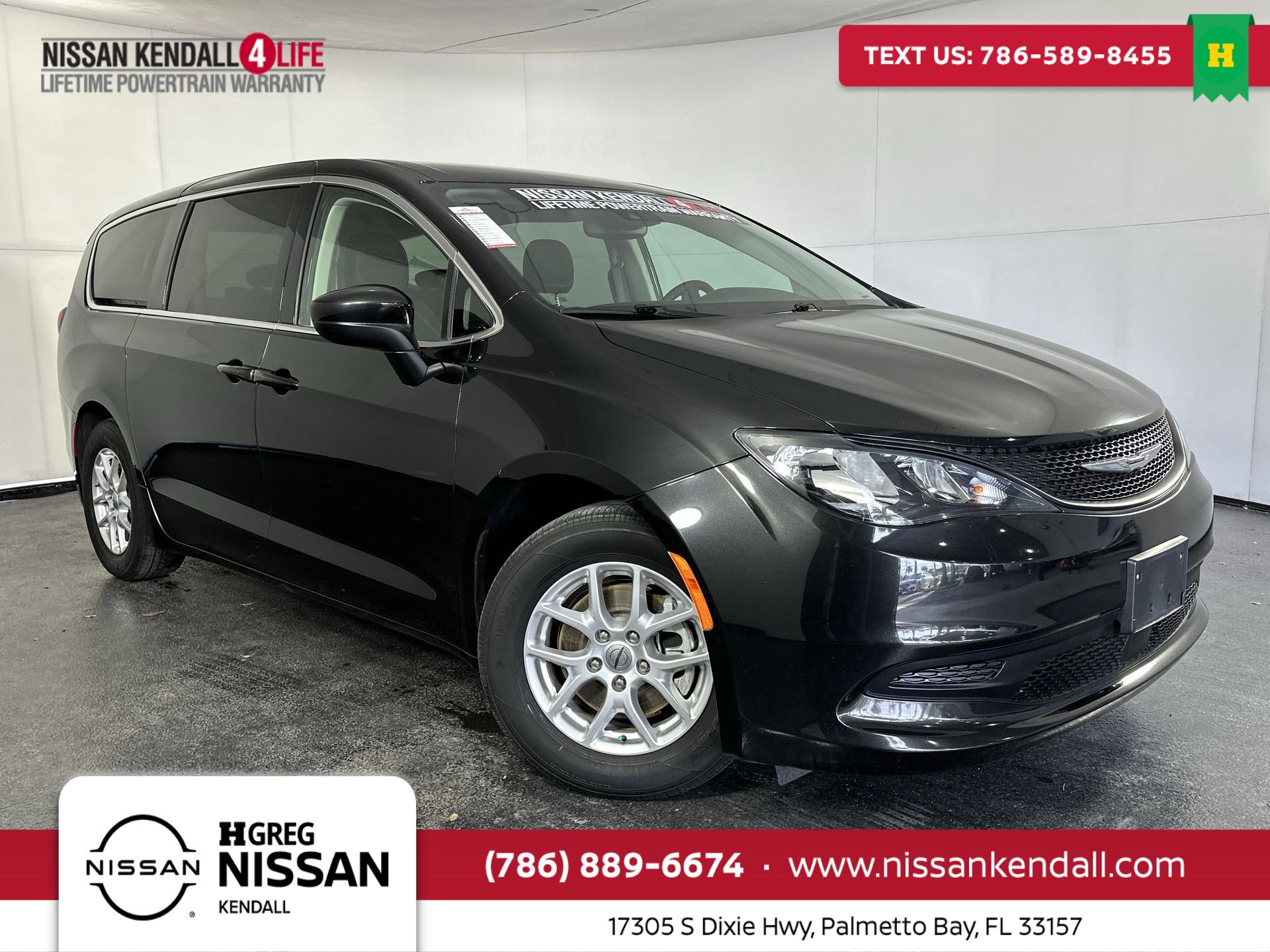 Pre-Owned 2023 Chrysler Voyager LX FWD Mini-van, Passenger's photo