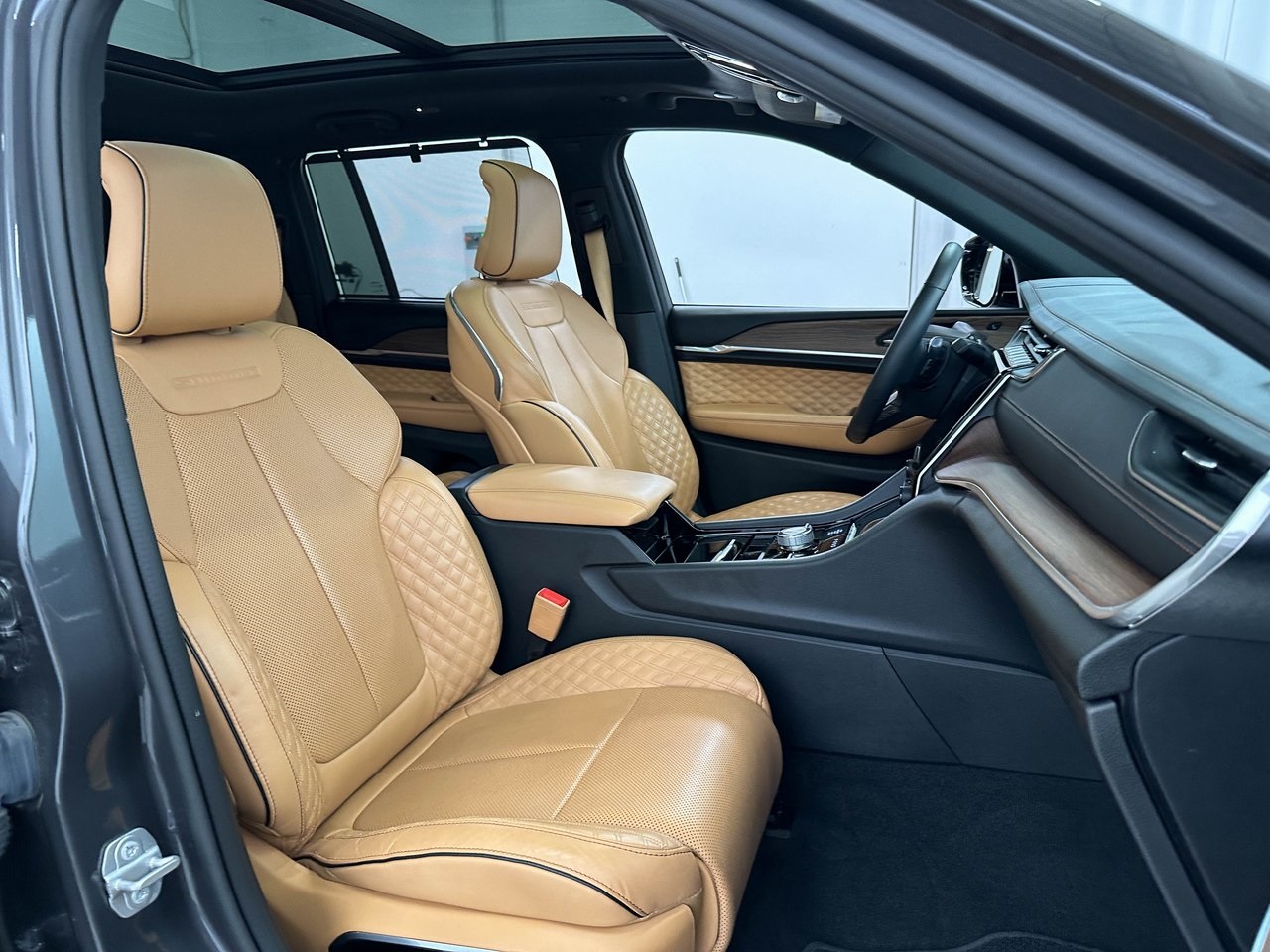 2022 Jeep Grand Cherokee Summit photo 5