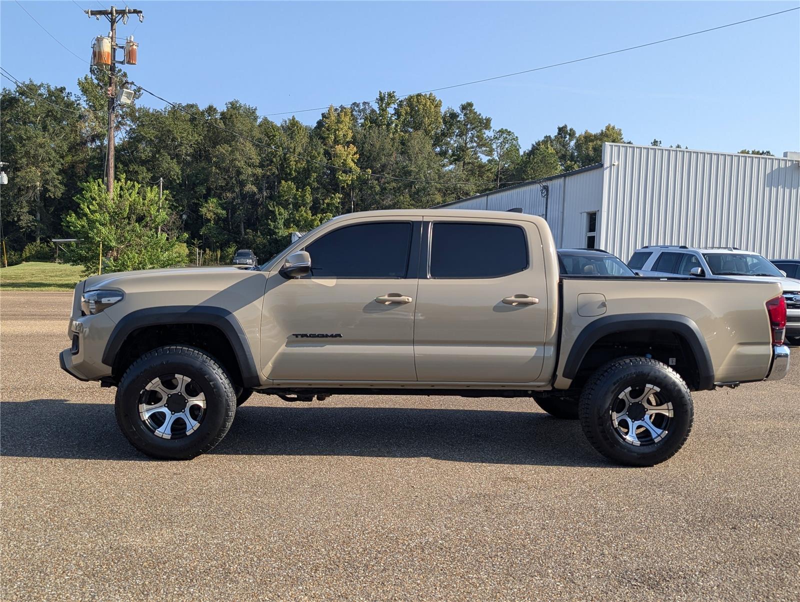 2019 Toyota Tacoma SR photo 2