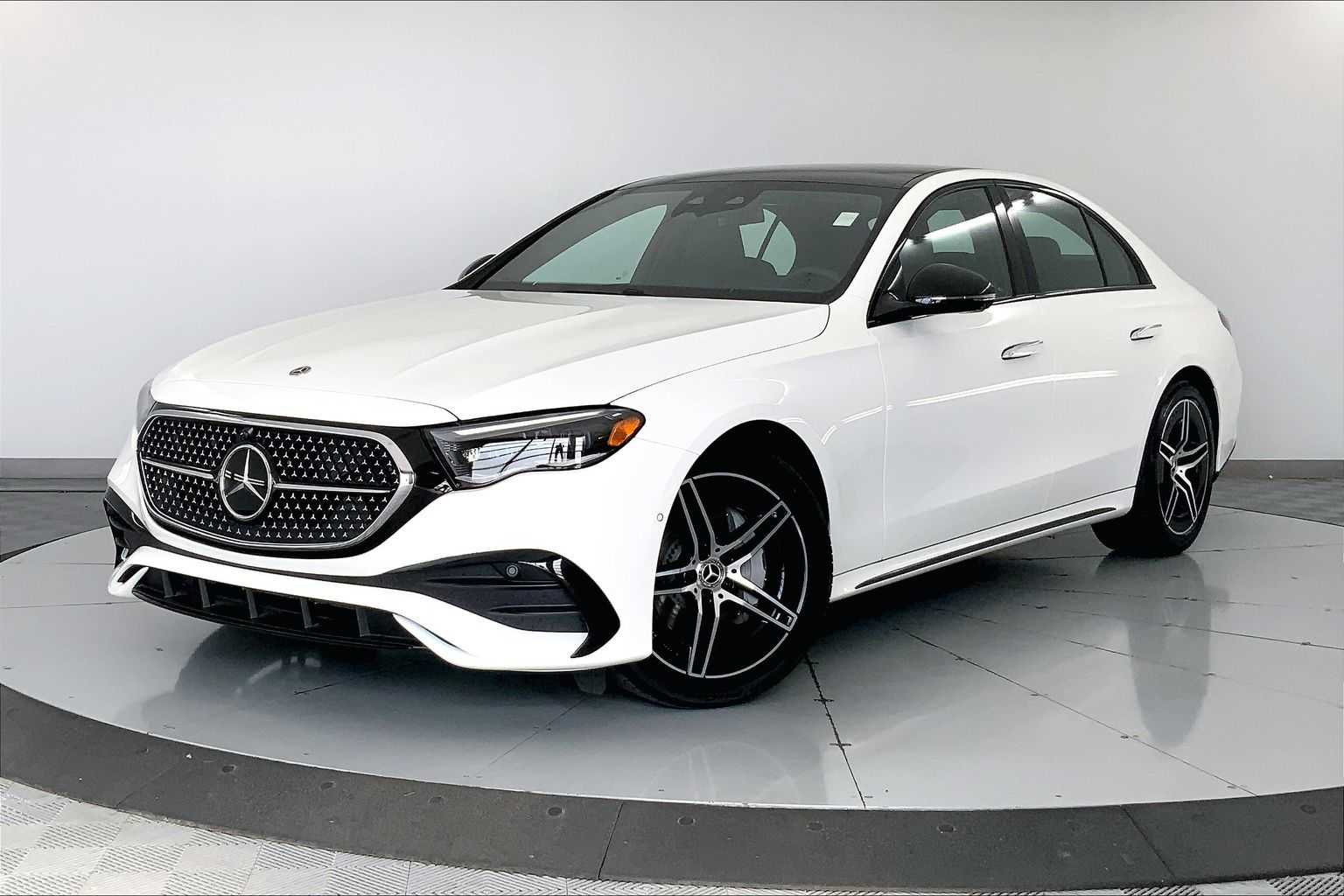 2025 Mercedes-Benz E-Class E350's photo