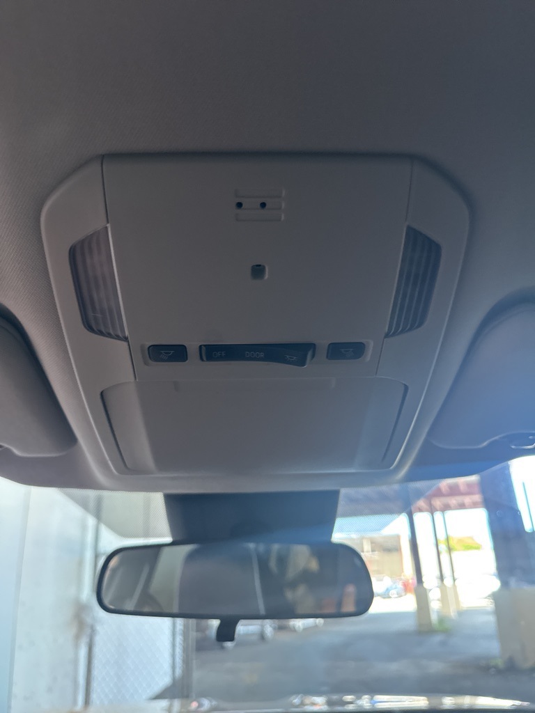 2022 Toyota Highlander LE photo 39