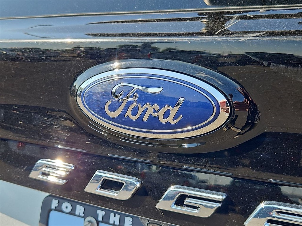2023 Ford Edge Titanium photo 23