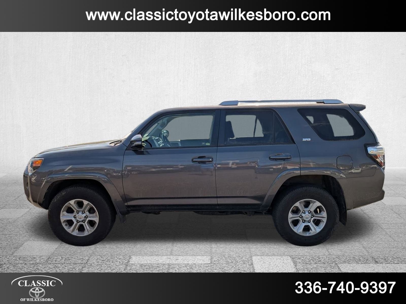 2016 Toyota 4Runner SR5 photo 5