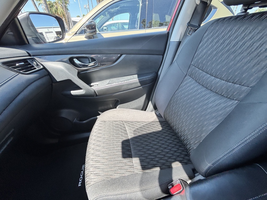 2020 Nissan Rogue SV photo 15