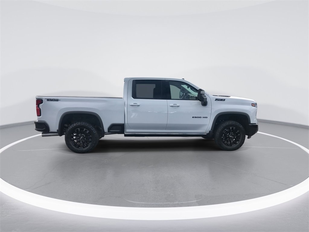 2025 Chevrolet Silverado 2500HD LTZ photo 9