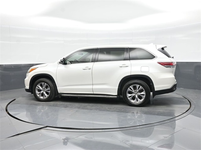 2016 Toyota Highlander LE photo 4