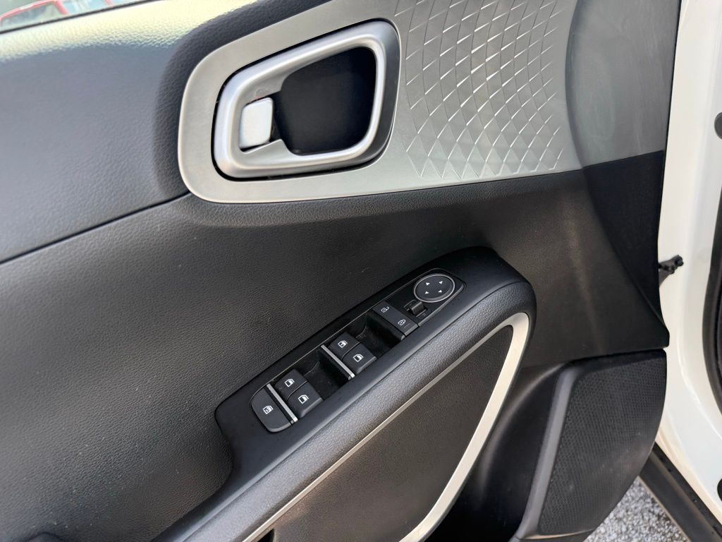 2023 Kia Soul LX photo 11