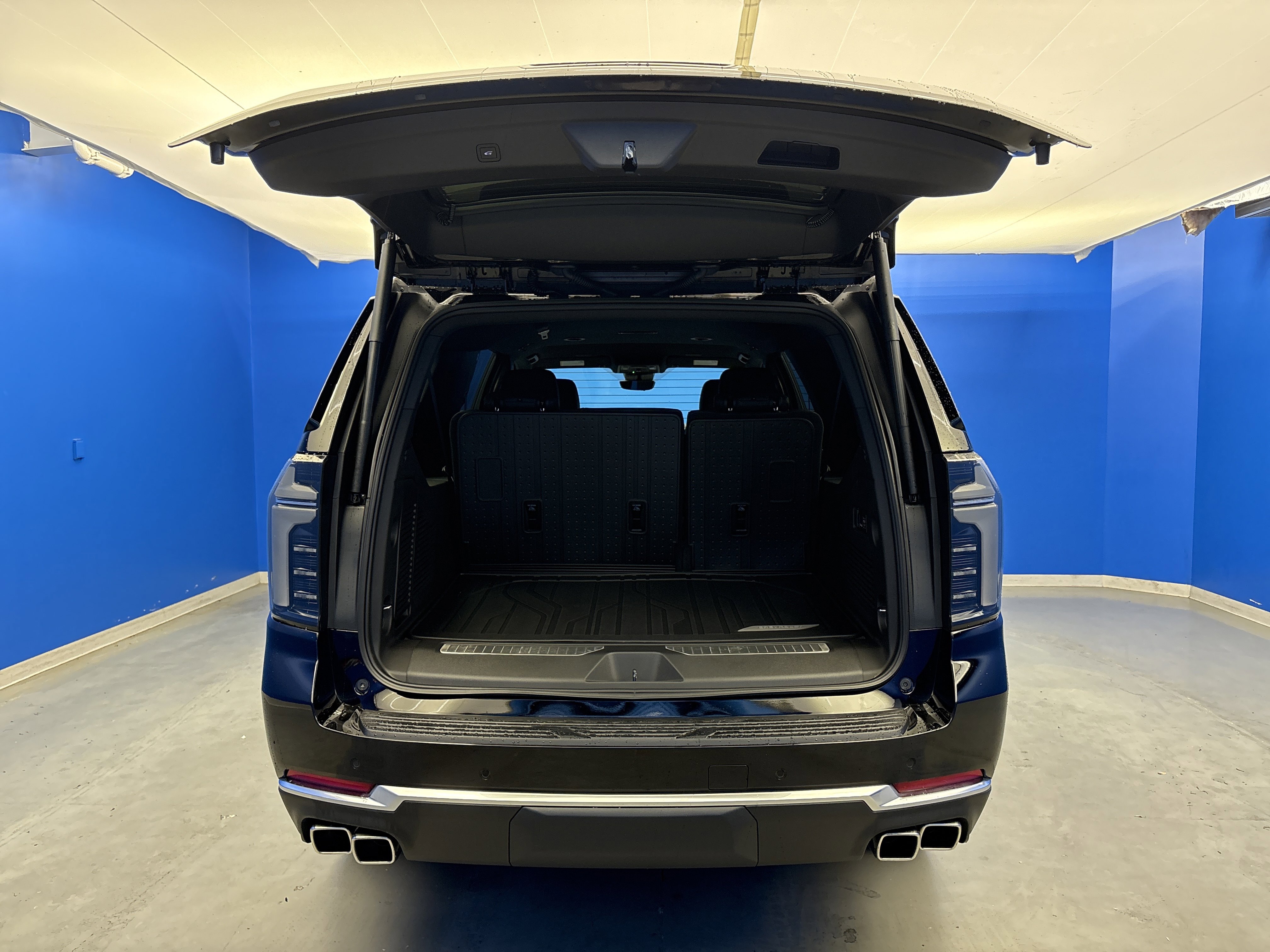 2025 Chevrolet Suburban High Country photo 12