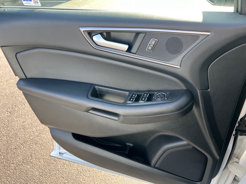 2022 Ford Edge SEL photo 17