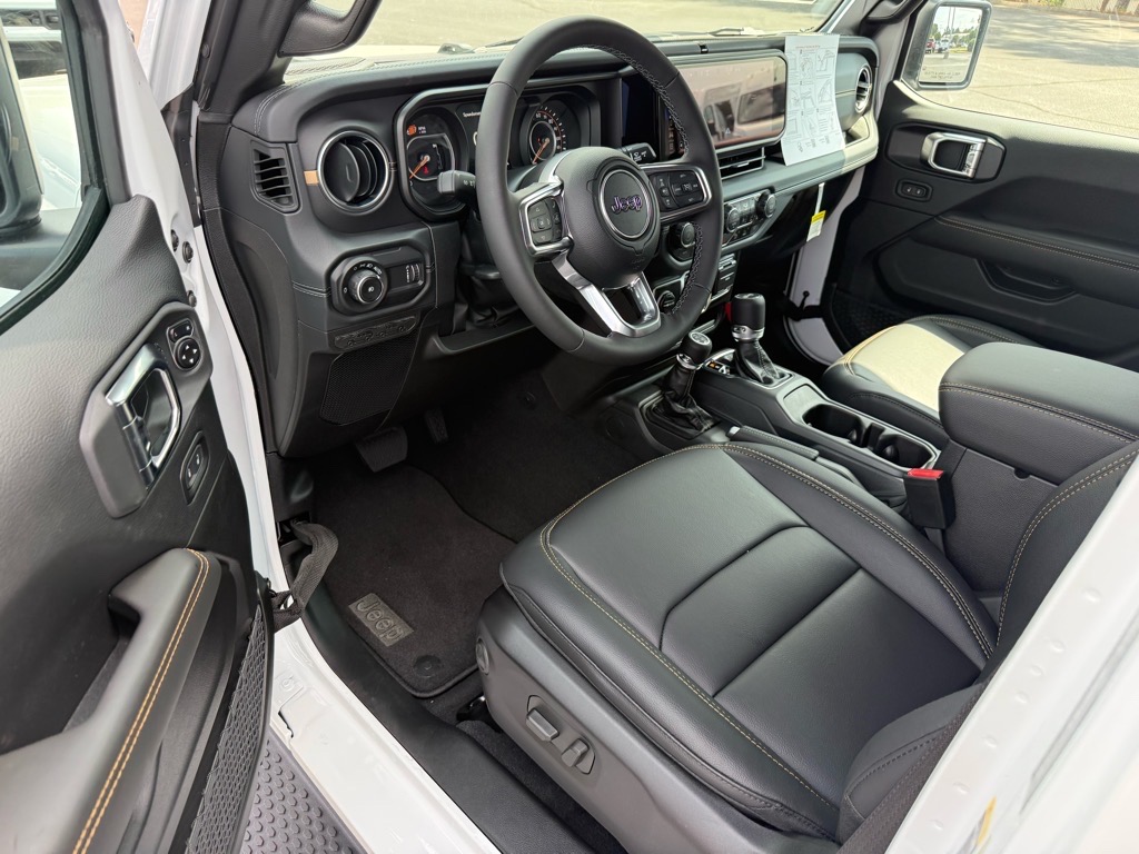 2025 Jeep Wrangler Sahara photo 4