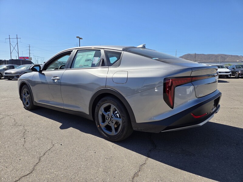 2025 Kia K4 LXS photo 4