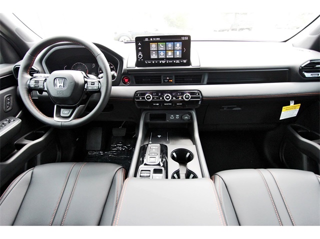 2025 Honda Pilot TrailSport photo 8
