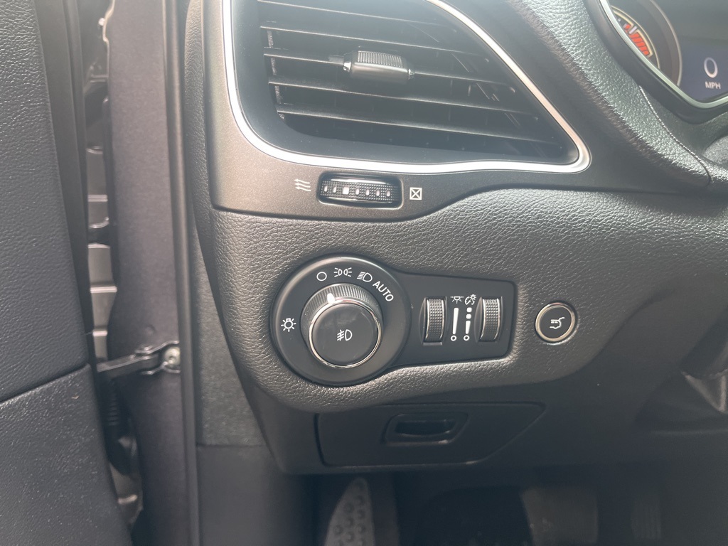 2022 Jeep Cherokee Trailhawk photo 13